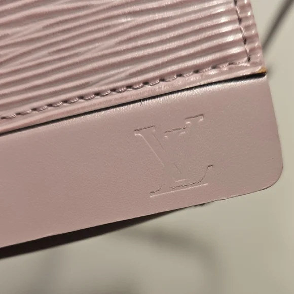 Louis Vuitton Lilac Epi Leather Honfleur Pochette Handbag - Picture 9 of 10